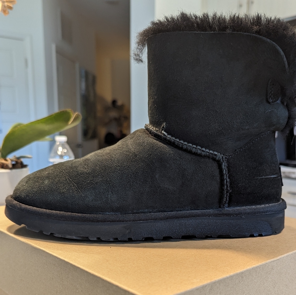 UGG Mini Bailey Bow - Size 8 - Black - Worn Twice - Picture 4 of 5